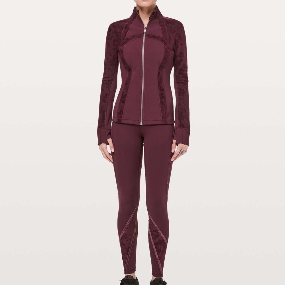 Lululemon Define Jacket & Wunder Under High-Rise tight Flocked
Dark Adobe Size:6